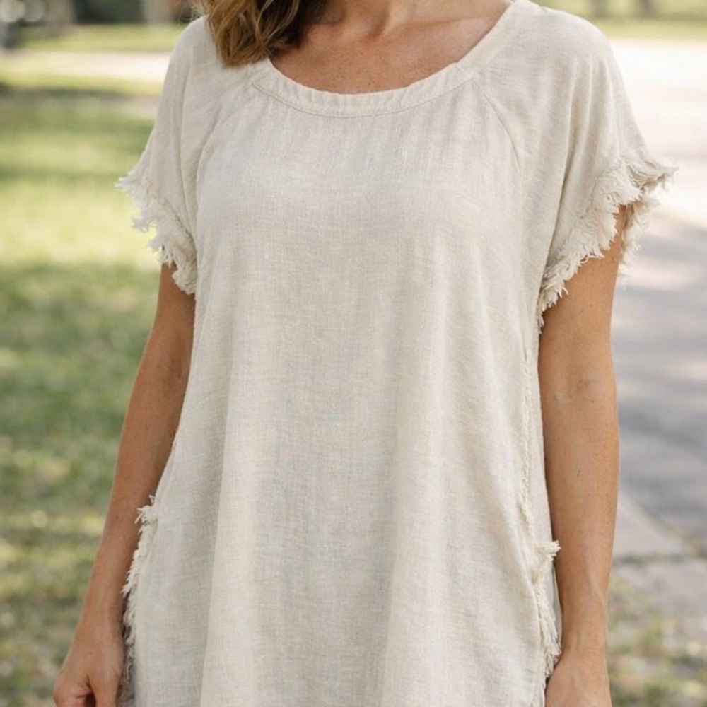 Women's Umgee‎ Beige Short Sleeve Fringe Lace Top with raw edge hem. S